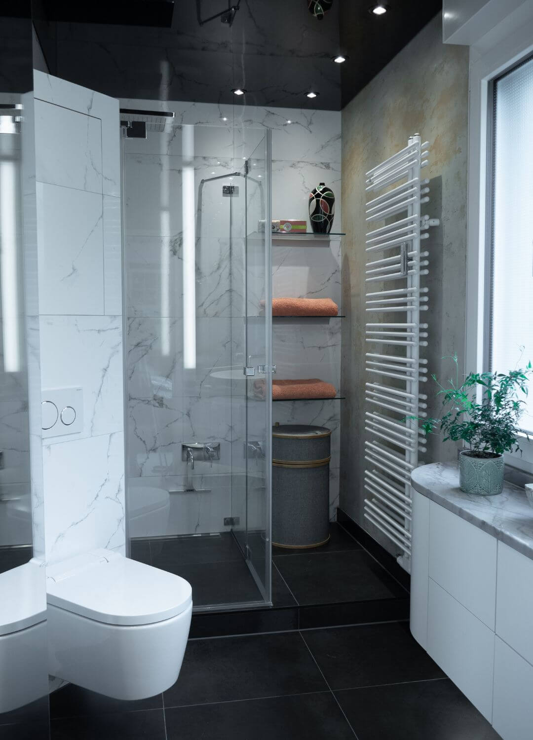 Luxusbad mit Einbauten bis ins kleinste Detail, Dusch-WC, individuelle Waschtischanlage